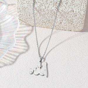 Nouveauté : Collier minimaliste polyvalent en acier inoxydable et titane, style arabe, pour femme - Product Image 3