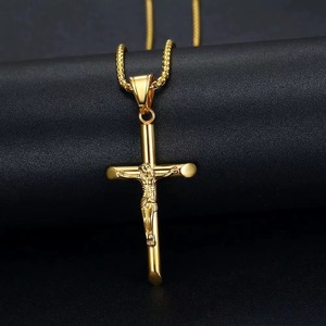 Atacado: Pingente Crucifixo Minimalista em Aço Inoxidável Banhado a Ouro 18k (Dourado/Prateado) para Fabricação de Joias e Moda - Product Image 2