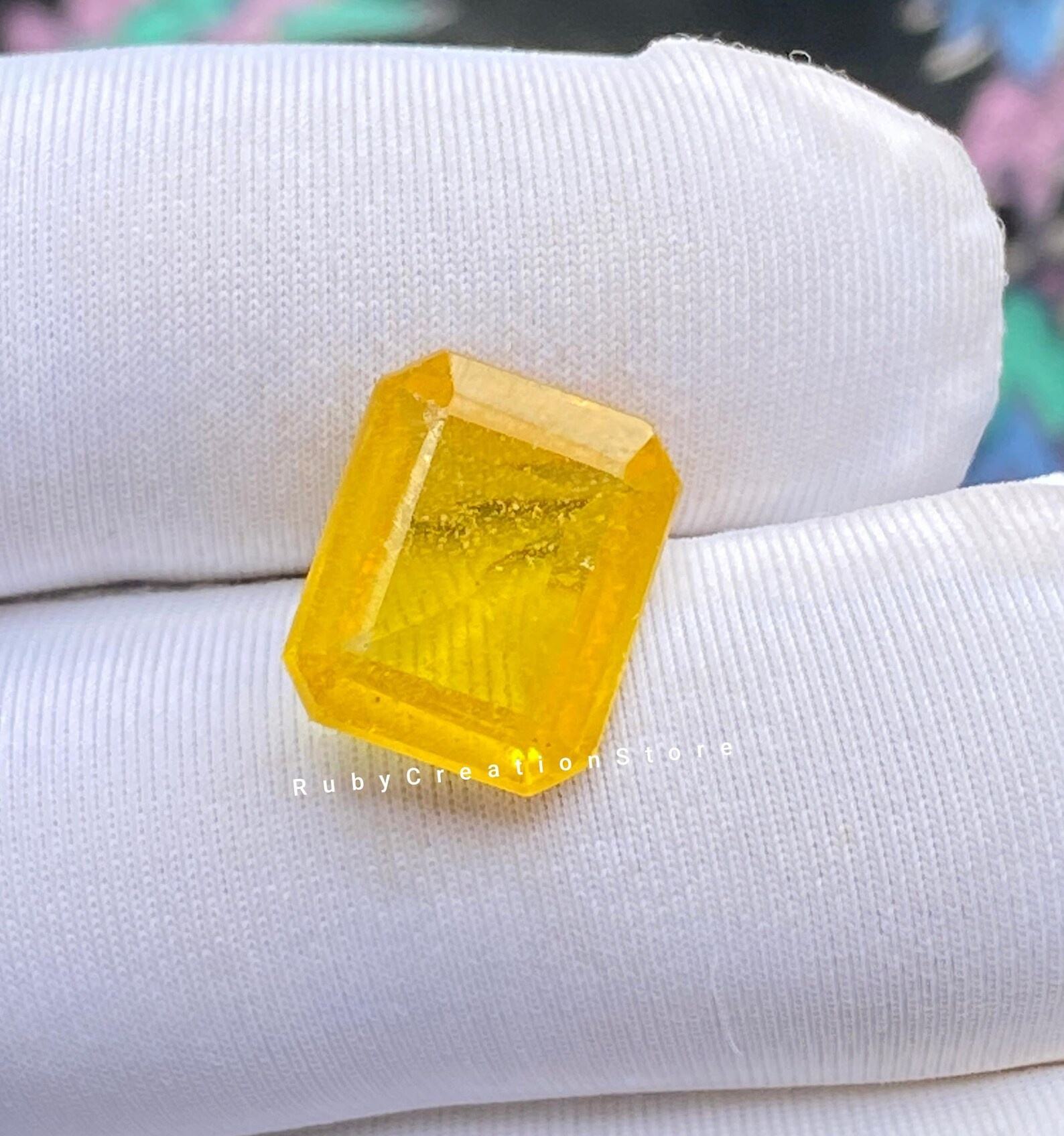 สีเหลือง