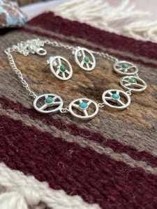 Ensemble collier et boucles d'oreilles en argent sterling fait main élégant avec turquoise Kingman pour cadeau - Product Image 5