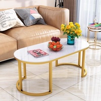 Ensemble de trois tables basses avec motif marbré, design nordique, structure en métal, grandes et petites tables à thé, espace de rangement, démontables