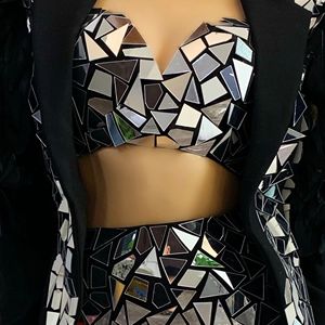 女性シンガーコンサート誇張されたパフォーマンスコスチュームブラックフェザーシルバーミラーコートスパンコールビキニナイトクラブステージダンス衣装