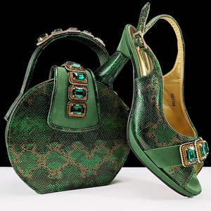 Borsa <span class=keywords><strong>scarpe</strong></span> stile classico Set di <span class=keywords><strong>scarpe</strong></span> da donna in pelle sintetica di alta qualità abbinata borsa 1 Set - Product Image 2