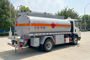 Camión Cisterna de Combustible CLW Nuevo 4x2, Tanque de 11000L, Transmisión Manual, Transportador de Productos Inflamables - Product Image 4