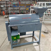 Machine d'automatisation pour la séparation des fibres de coque de noix de coco, machine de traitement des fibres de coque de noix de coco, machine à déchiqueter les coques de noix de coco