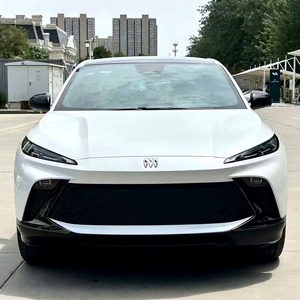 Électrifiez votre trajet avec un design audacieux : l'E4 apporte des sensations de conduite 100 % électriques au quotidien. - Product Image 1
