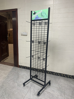 Rak display tas gantung kustom pabrik untuk rak atau aksesori ponsel gantung dengan kait dan logo
