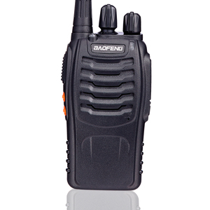 Le pack standard BF-888S comprend 2 radios, 2 batteries, 2 antennes, 2 chargeurs, 2 écouteurs et 2 clips de ceinture. - Product Image 4