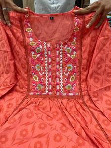 Ensemble de broderie de robes pour femmes de vente chaude pour tenue décontractée et tenue de bureau du fournisseur indien - Product Image 4