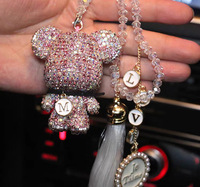 Nouveauté 2026 : Pendentif de voiture Ours Violent en strass, Pendentif lettre style déesse célébrité d'Internet, Ornement intérieur de véhicule