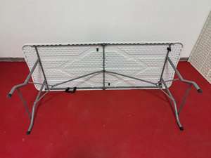 طاولة مستطيلية بلاستيكية حديثة بيضاء من البولي إيثيلين عالي الكثافة قابلة للطي للمآدب الخارجية ، مجموعة كرسي طعام قابل للطي ، لوح بنمط خشبي - Product Image 4