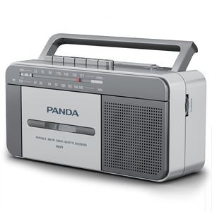 Panda 8223 Boombox rétro Lecteur de cassettes Alimenté par courant alternatif ou piles Radio stéréo AM/FM avec grand haut-parleur et prise pour écouteurs - Product Image 2