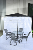 Ensemble de meubles de patio modernes avec 4 chaises pliantes et table à manger en verre, idéal pour le jardin, la cour, le parc, le café