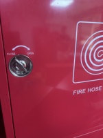 Armoire pour enrouleur de tuyau d'incendie SANHUI OEM/ODM, type manuel, en fonte, à porte simple/double, 750mm*750mm, équipement de suppression d'incendie