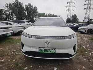 <span class=keywords><strong>Epi</strong></span> 008 636 Max SUV Eléctrico Usado 2024, 6 Asientos, Gran Autonomía, Vehículo Familiar, Listo para Exportación, Blanco sobre Naranja - Product Image 1