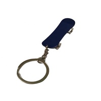 Vente en gros Mini porte-clés en métal pour planche à roulettes Porte-clés mousqueton avec logo personnalisable de style vintage et dessin animé en plusieurs couleurs