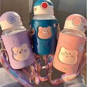 Bouteille d'eau portable pour étudiants avec sangle et autocollant 3D pour enfants, dotée d'une paille - Product Image 1