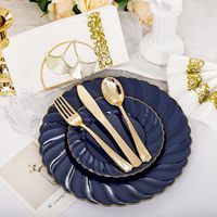 Ensemble de vaisselle jetable en plastique bleu et or à bords festonnés, 150 pièces, comprenant 50 assiettes, 75 couverts et 25 serviettes pour fête