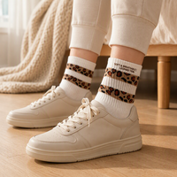 Chaussettes en tricot SN pour femmes, chaussettes décontractées mi-mollet, imprimé léopard, trois rayures, double rayure, chaussettes de sport rétro