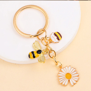 Porte-clés animalier pour femmes, adorable porte-clés en émail coloré, panda, chat, écureuil, lapin, accessoire de voiture, pendentif de sac, cadeaux pour amis - Product Image 5