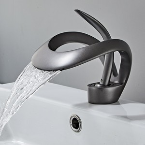 Lavabo <span class=keywords><strong>de</strong></span> Cascada Minimalista <span class=keywords><strong>de</strong></span> Latón y Cobre <span class=keywords><strong>para</strong></span> Hotel o Villa <span class=keywords><strong>de</strong></span> Lujo, con Válvula <span class=keywords><strong>de</strong></span> Cerámica y Grifo Dorado - Product Image 2