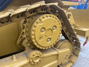 รถดันดิน CAT D5M มือสอง ระบบไฮดรอลิกครบชุด มีสินค้าในสต็อก รถดันดินตีนตะขาบ Caterpillar ใช้งานน้อย พร้อมริปเปอร์หลัง - Product Image 2