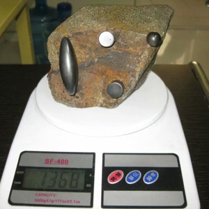 Meteorite Blu di 1,3 kg con DIAMANTI Esposto presso la Duke Auction House a Pechino - Product Image 1