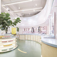 Comptoir de beauté personnalisable de style vert naturel, étagère de magasin en bois, bar à parfums, présentoir de produits