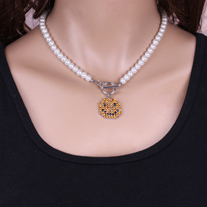 Collar de Perlas con Colgante de Cara Sonriente de Cristal, Perlas Naturales de Grado AA, Cadena para Clavícula con Cierre OT, para Uso Diario - Product Image 1