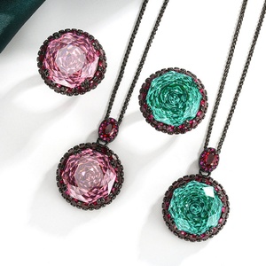 Parure de bijoux de mariée écologiques en cuivre noir et or, avec zircon vert Paraiba 18 mm, collier et boucles d'oreilles pour mariage - Product Image 1