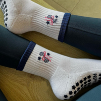 Chaussettes de Pilates personnalisées de haute qualité avec logo, grandes marques, faible MOQ, chaussettes de yoga, de danse et de sport pour femmes, antidérapantes avec soutien de la voûte plantaire