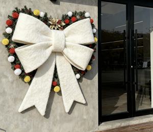 Géant Fluffy Fleece Christmas Bow Oversized Plush Xmas Decor for Mall Bakery Cruise Bookstore 2025 New Reusable Holiday Ornament - Product Image 1