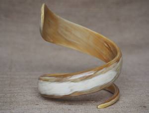 Brazaletes de Cuerno de Búfalo, Artesanía Natural, Joyería Étnica para Mujer, Hechos a Mano por Artesanos, Estilo Sostenible y Expresión Personal Única - Product Image 3