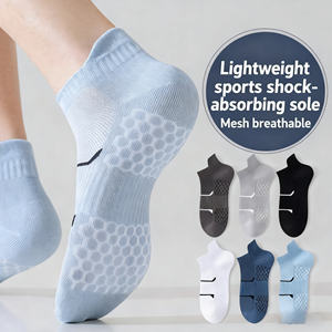 جوارب قطنية محبوكة للرجال للبيع بالجملة، جوارب رياضية عصرية للجري بمسامات للتهوية ومضادة للانزلاق وناعمة وممتصة للعرق ومضادة للروائح مع تدليك للقدم - Product Image 1