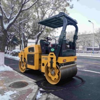 متوفر في المخزون: مدحلة طرق اهتزازية SHANBO LTC203 بوزن 3 طن، مدحلة أسطوانية مزدوجة بمحرك تشانغتشاي 36 حصان ديزل للطرق السريعة والبلديات