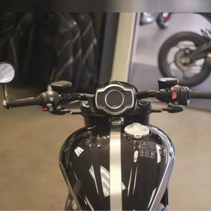 พร้อมขับขี่ 2025 โปรโมชั่นสำหรับรถมอเตอร์ไซค์ทริมฟ์ ครุยเซอร์ ร็อคเก็ต <span class=keywords><strong>3</strong></span> สตอร์ม อาร์ สีดำแซฟไฟร์/แกรนิต - Product Image 2