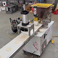 Automatische roestvrijstalen pizzadeegdeler persmachine, nieuwe staat, voor het maken van naanbrood, deegroller voor meel en fruit.