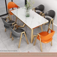 Ensemble de table à manger en marbre de luxe moderne avec pieds en métal doré, 4 chaises en cuir PU, plateau rectangulaire écologique et imperméable