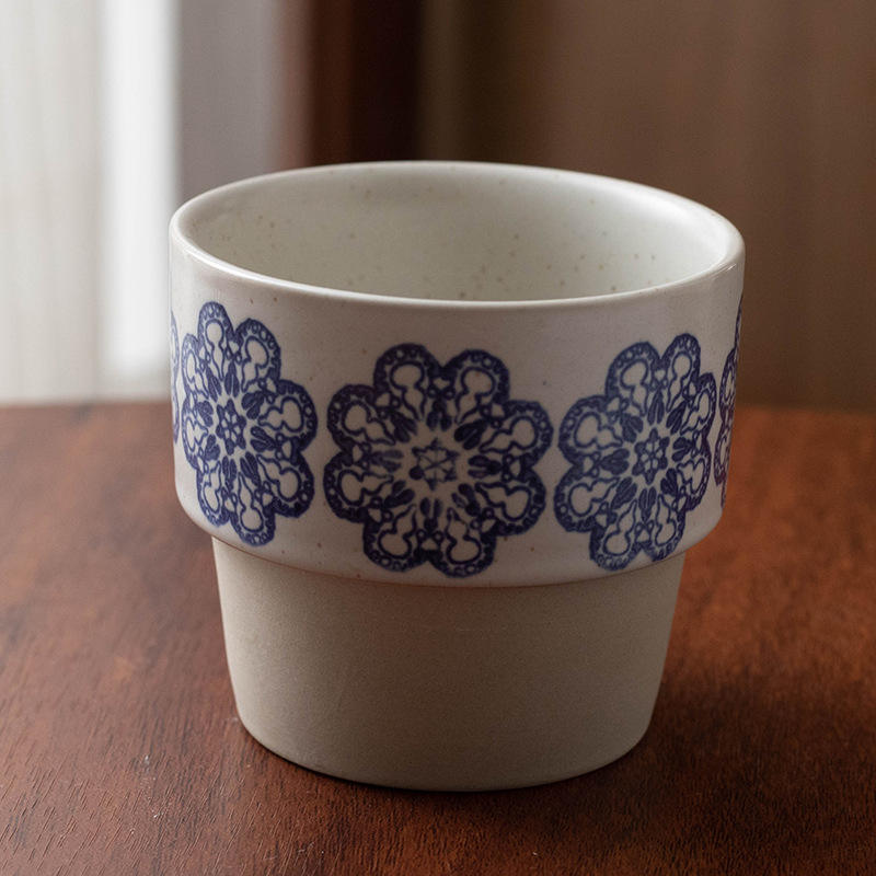 Tasse simple à quatre piles de style bleu