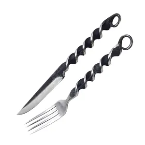 Cuchillo y Tenedor Trenzados Forjados a Mano - Product Image 1