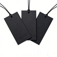 Étiquettes de vêtements modernes avec impression de logo personnalisé sur papier mat épais, emballage durable pour marque de mode, faible MOQ, fabrication en usine