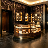 Vitrine à bijoux Art Déco noire et or sur mesure, aménagement intérieur de boutique de bijoux de luxe