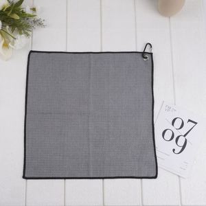 Serviette de sport en microfibre personnalisable avec logo, séchage rapide, forme rectangulaire, idéale pour les voyages, durable, facile à nettoyer, avec crochets - Product Image 3