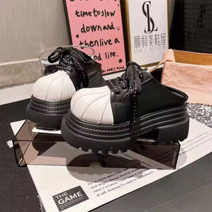 Mocasines de moda para mujer con plataforma gruesa y tiras, zuecos elegantes de cuero con suela de goma y tiras decorativas - Product Image 2