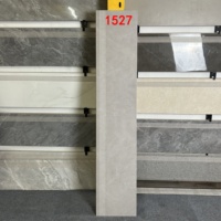 Meistverkaufte Porzellan-Rutschfeste Treppenfliesen Weiß Poliert Vollkörper-Streifen Dekorative Keramik-Bodenfliesen für Außenbereich Größe 1200x470mm
