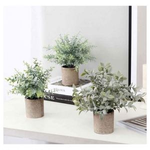 Yiwu Manufacturer Craft Potted Artificial Evergreen Plant 25x25cm <b>Plastic</b> <b>Table</b> Top Decorations for Home Hotel Back School - Product Image 1