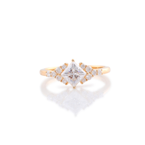 Miglior Negozio di Gioielli Online Anello di Fidanzamento Vintage in Oro Giallo Vero con Moissanite Taglio Principessa 1ct Colore D - Product Image 1