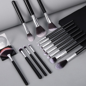 Pinceaux de maquillage professionnels en poils synthétiques avec manche en bois, pour artistes, marque privée, pour fond de teint, blancs, 15 pièces, vente en gros directe usine - Product Image 1