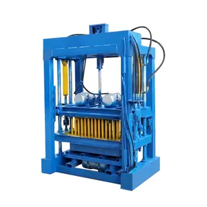 Beton-Hohlblock-Eierlegemaschine vollautomatische Lehm-Überschluss-Lechengruppe manuelle Zementblöckeherstellung
