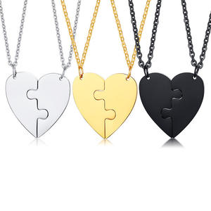 Conjunto de Collares con Colgante de Corazón Dividido Personalizado, Acero Inoxidable Antideslustre, Joyería de Amor a Juego para Él y Ella, Día de San Valentín - Product Image 1